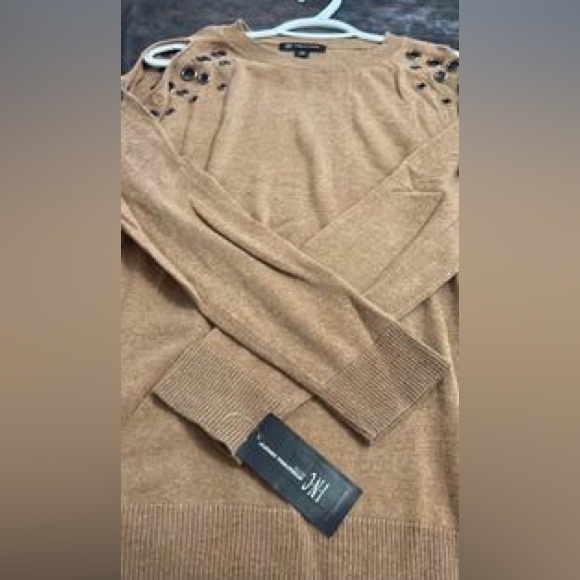 Women Sweater - Picture 2 of 3